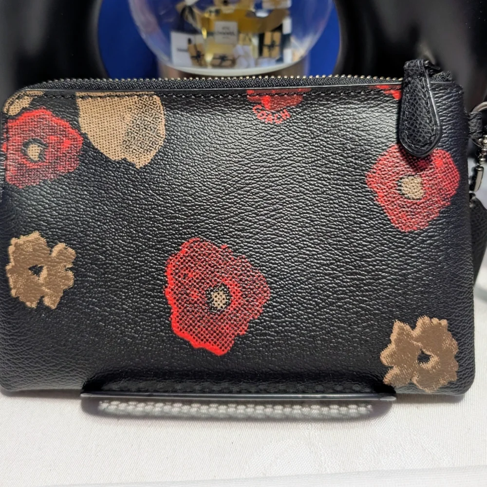 Coach Black Leather Poppy Wristlet with Dust Bag - NEW🔥